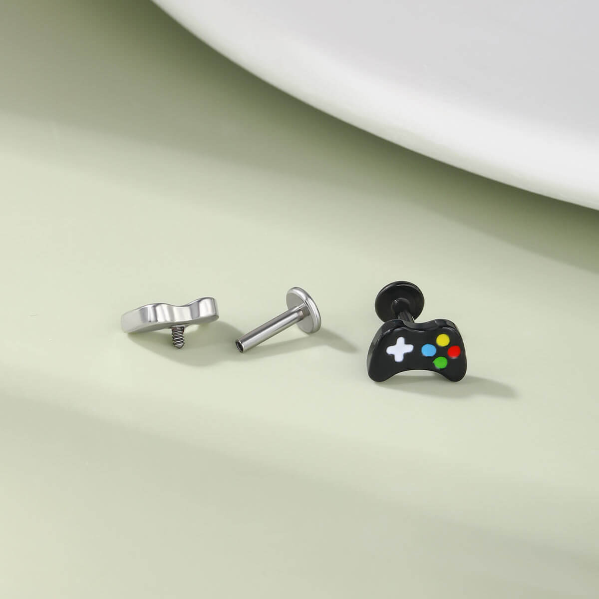 Oufer X Roly Game Controller Internally Threaded Cartilage Stud