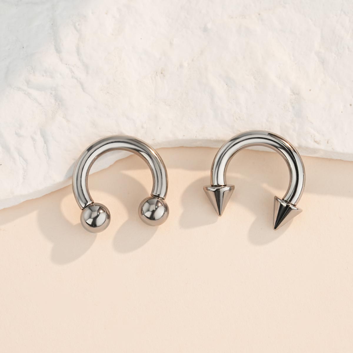 2PCS 10G Spike Ball Internally Threaded Titanium Septum Ring