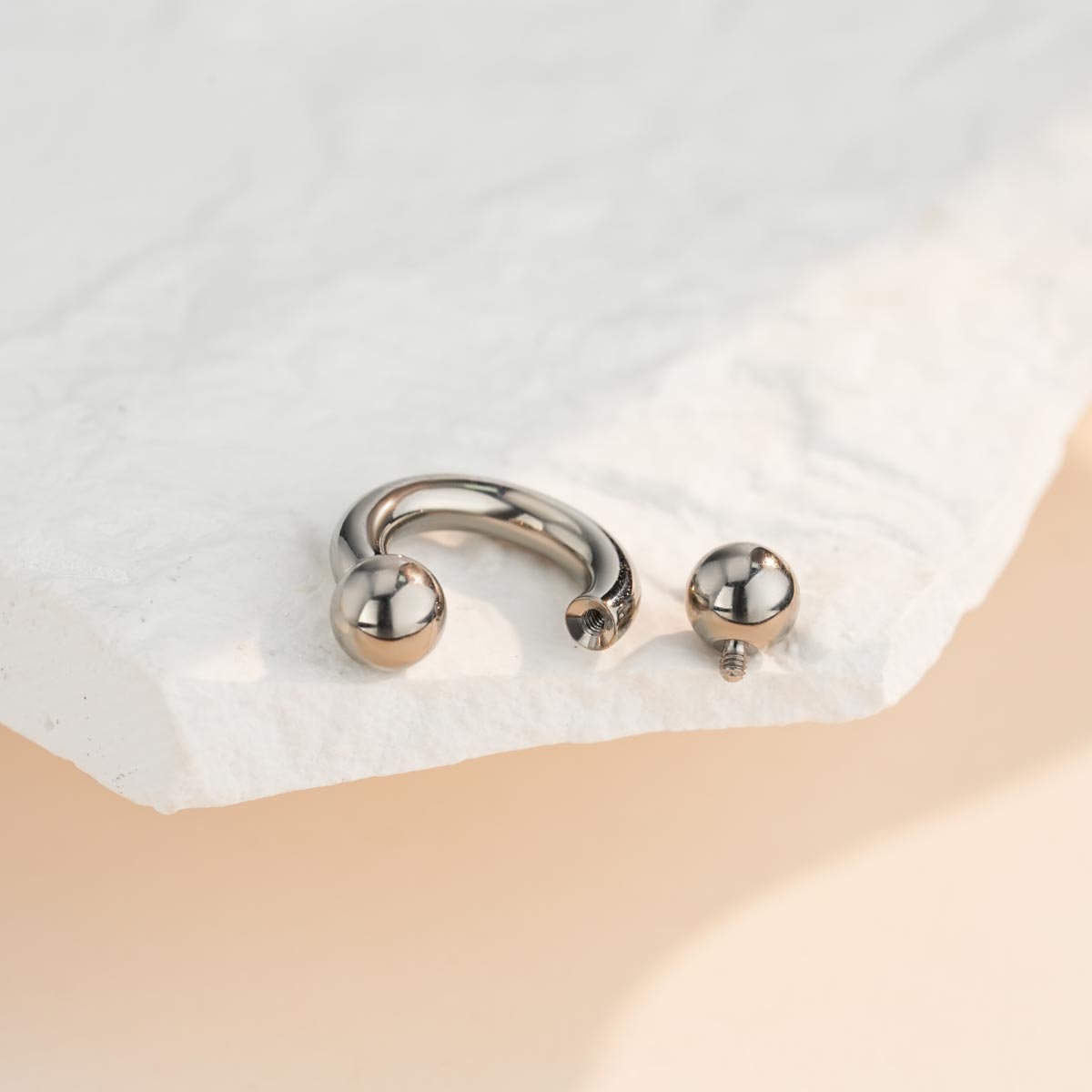 2PCS 10G Spike Ball Internally Threaded Titanium Septum Ring