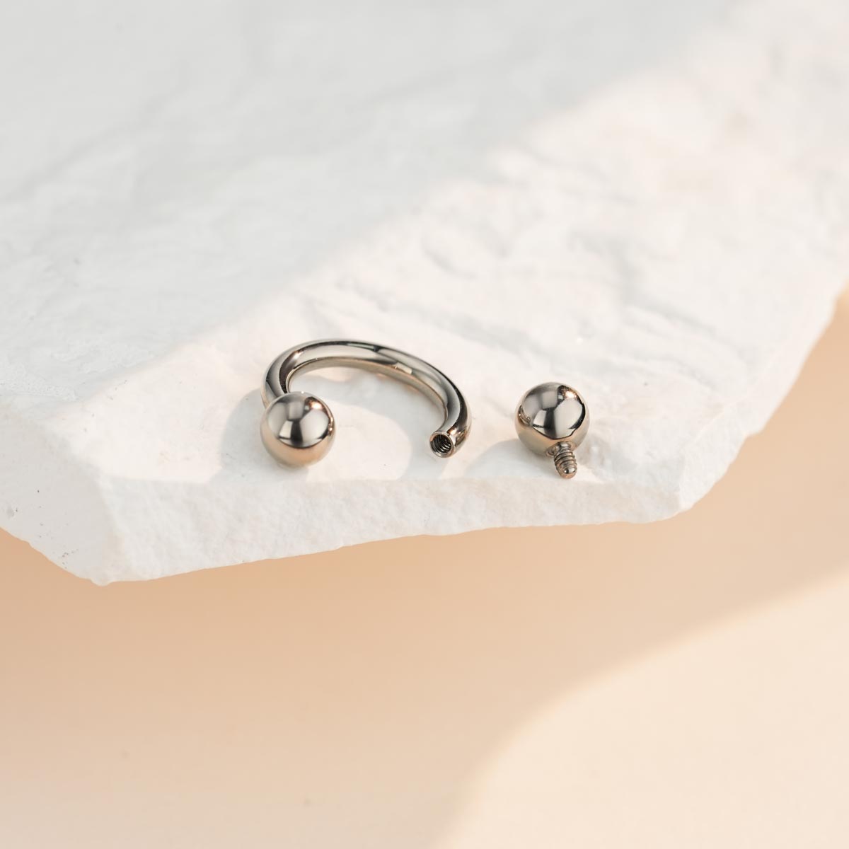 2PCS 14G Spike Ball Internally Threaded Titanium Septum Ring