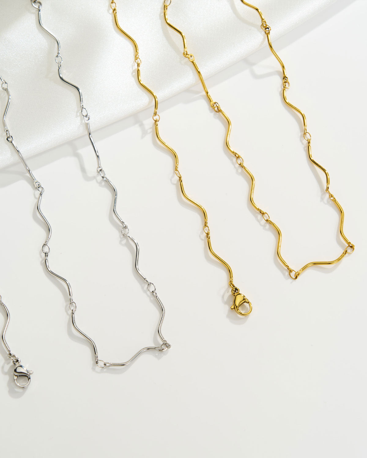 Minimalist Geometric Wave Necklace