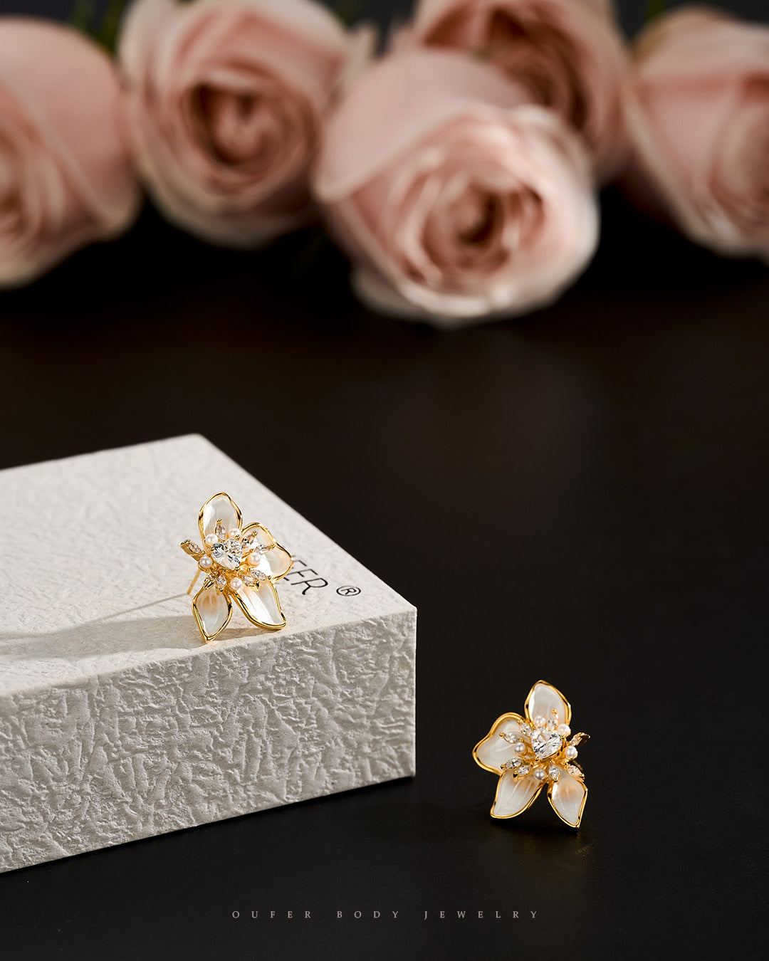 2PCS White Enamel Flower Earring Studs