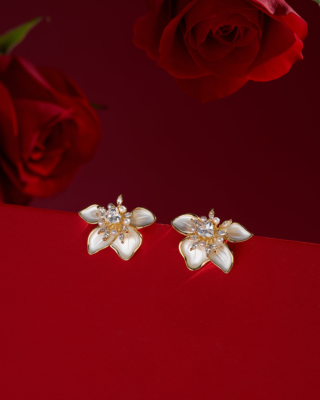 2PCS White Enamel Flower Earring Studs
