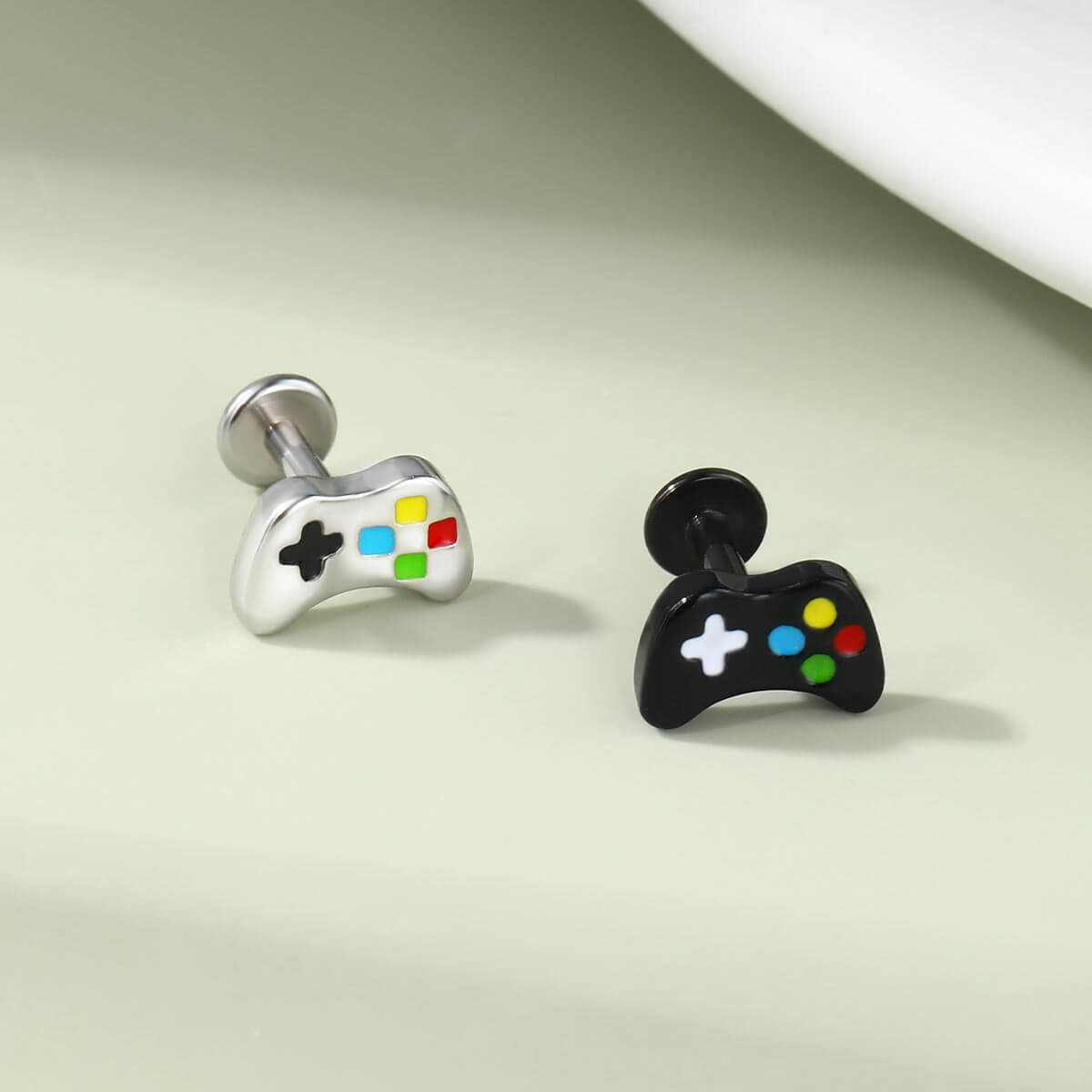 Oufer X Roly Game Controller Internally Threaded Cartilage Stud