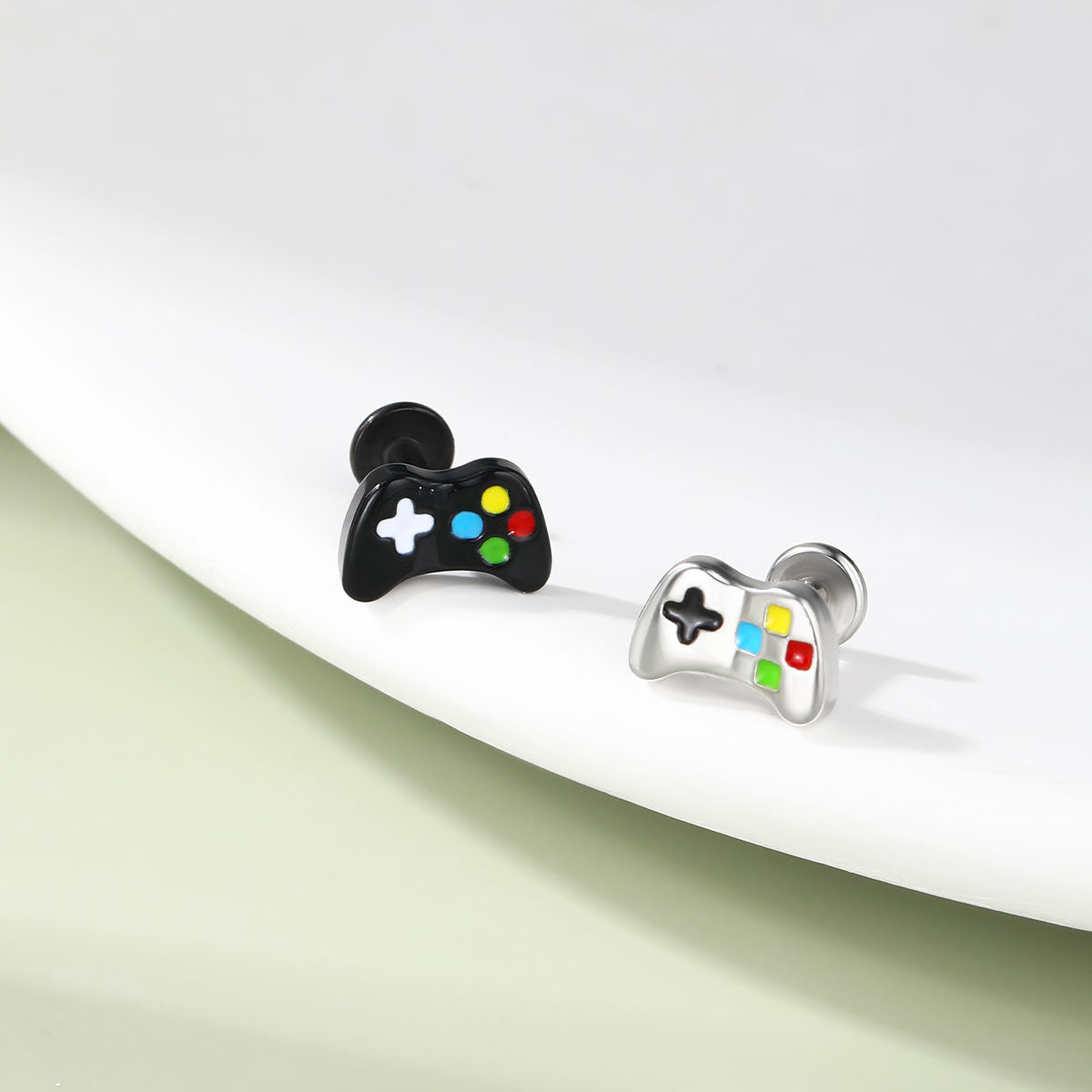 Oufer X Roly Game Controller Internally Threaded Cartilage Stud